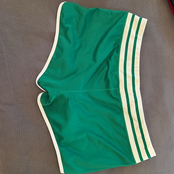 Athleta Retro track shorts on green and cream size XL - Picture 4 of 5